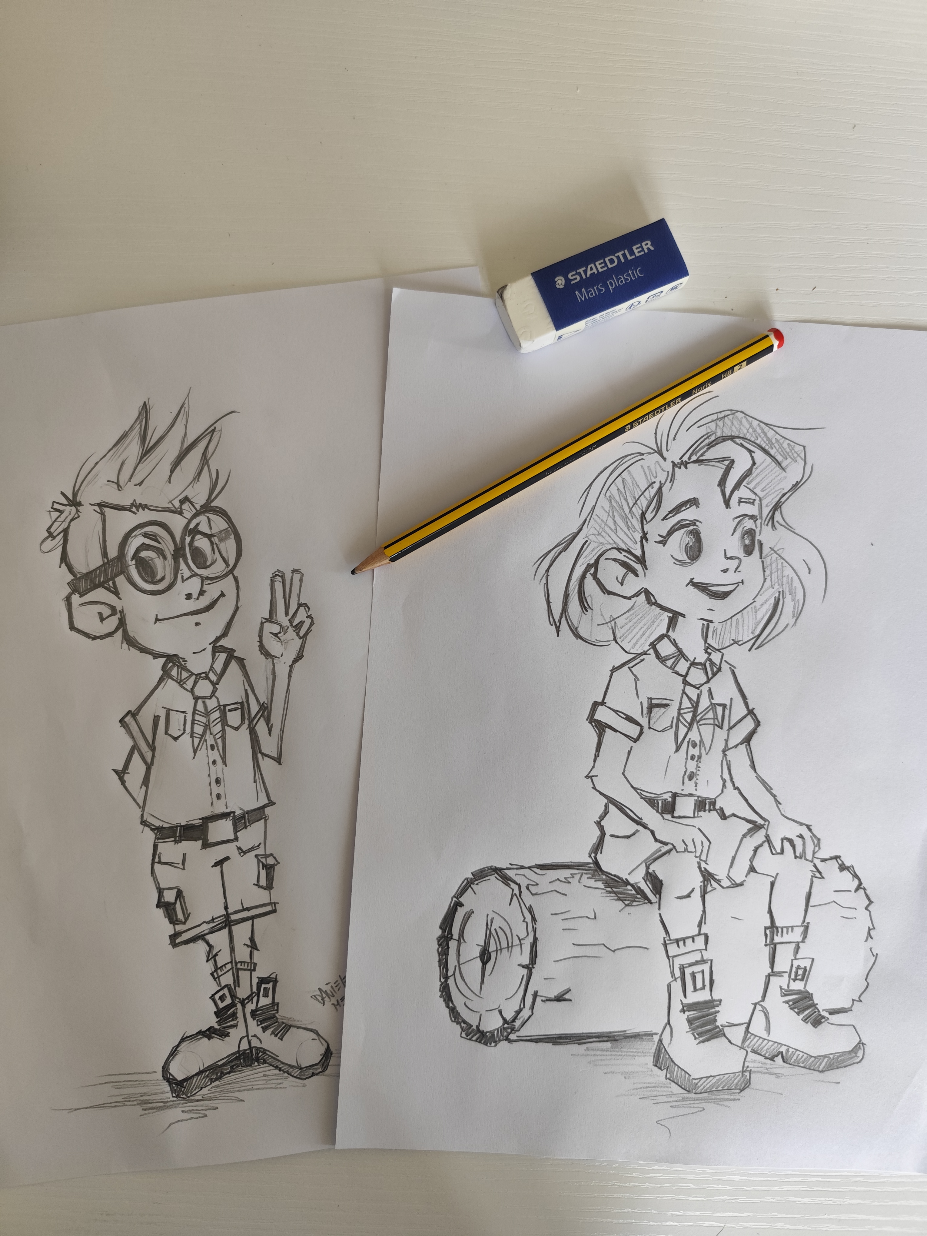I due personaggi sul tavolo